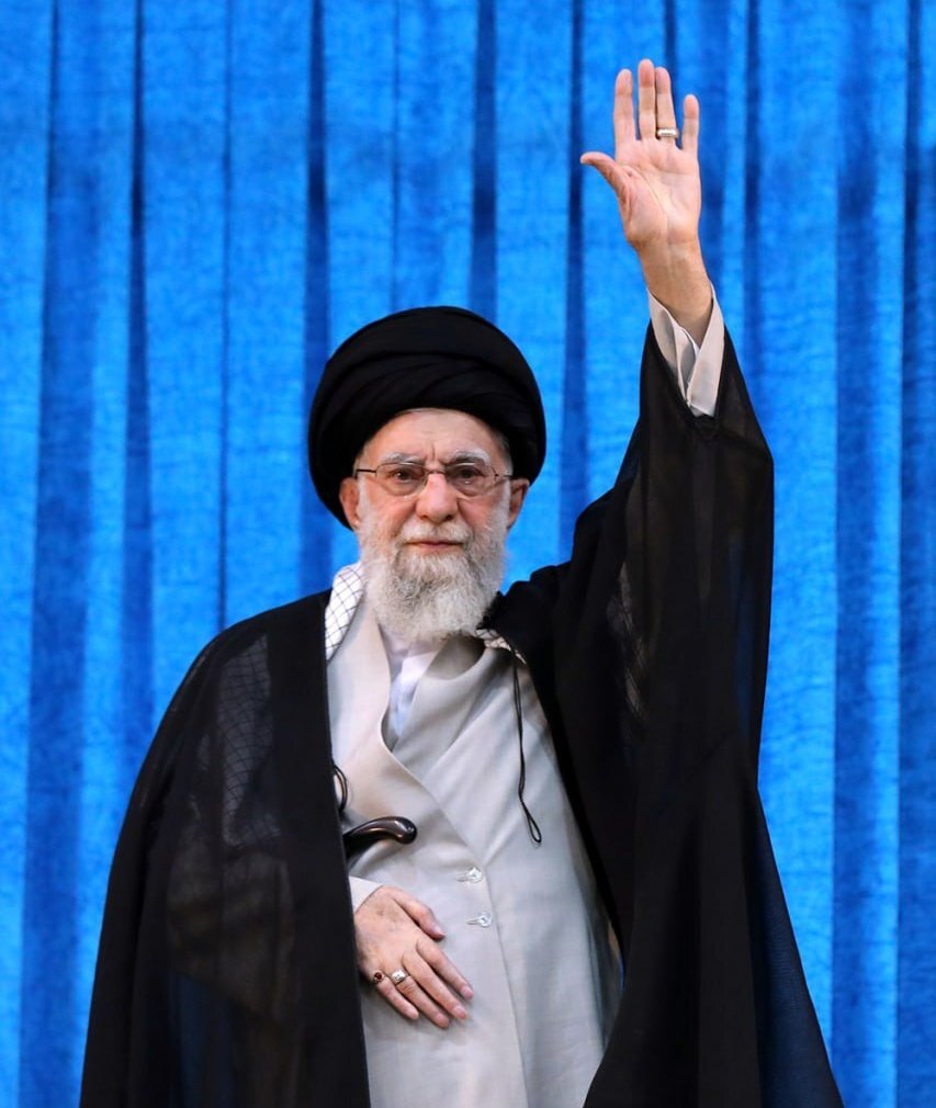Bahar43062827's tweet image. سالگرد به رهبری رسیدنتون مبارک باشه حضرآقا
خداشماروبرای ما سلامت نگهداره
#لبيك_يا_خامنه_ای
