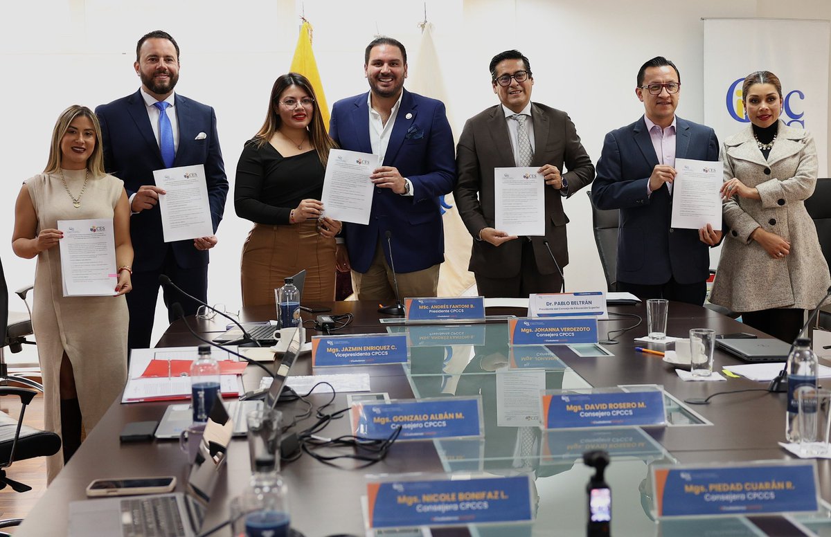 🤝 Hoy reafirmamos nuestro compromiso con la democracia, la transparencia y la participación ciudadana.

Desde el <a href="/ces_ec/">CES</a> suscribimos un convenio con el <a href="/CpccsEc/">Participa Ecuador</a> para fortalecer, con criterios técnicos y éticos, los procesos de selección de autoridades. La academia tiene un rol
