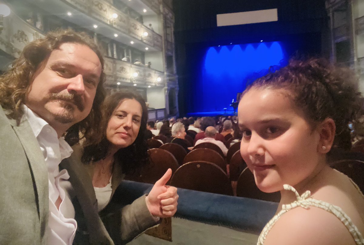 𝙂𝙞𝙡 𝙙𝙚 𝙂á𝙡𝙫𝙚𝙯 🇪🇺 (@gildegalvez) on Twitter photo Ayer disfrutamos del bravo tenor mejicano Javier Camarena en el Teatro Cervantes de Málaga.
Un bellísimo programa magistralmente acompañado por el pianista Ángel Rodriguez.
<a href="/GildeGalvez/">𝙂𝙞𝙡 𝙙𝙚 𝙂á𝙡𝙫𝙚𝙯 🇪🇺</a> Ayer disfrutamos del bravo tenor mejicano Javier Camarena en el Teatro Cervantes de Málaga.
Un bellísimo programa magistralmente acompañado por el pianista Ángel Rodriguez.
<a href="/GildeGalvez/">𝙂𝙞𝙡 𝙙𝙚 𝙂á𝙡𝙫𝙚𝙯 🇪🇺</a>