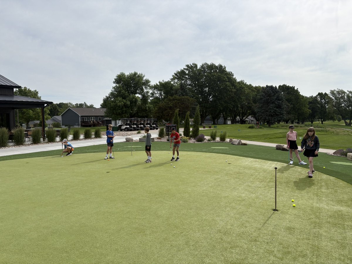Husky_Golf's tweet photo. Another Aurora Youth Golf Academy in the books! https://t.co/RmHuNgceKu