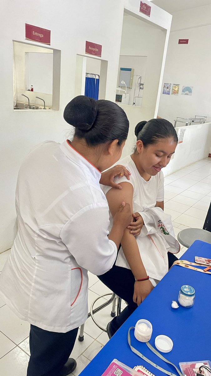 CecyteCalnali's tweet photo. Hoy, alumnas y alumnos de Enfermería General en @CecyteCalnali realizaron prácticas clave:
💉 Manejo de vacunas
♻️ Gestión de RPBI
Fortalecen sus habilidades para un servicio ético y responsable.
#SomosUnEquipoTransformandoElFuturo
 @natycastrejonv 
@edmundo_rmz
 @CecyteHidalgo https://t.co/2uAQDNFHzO