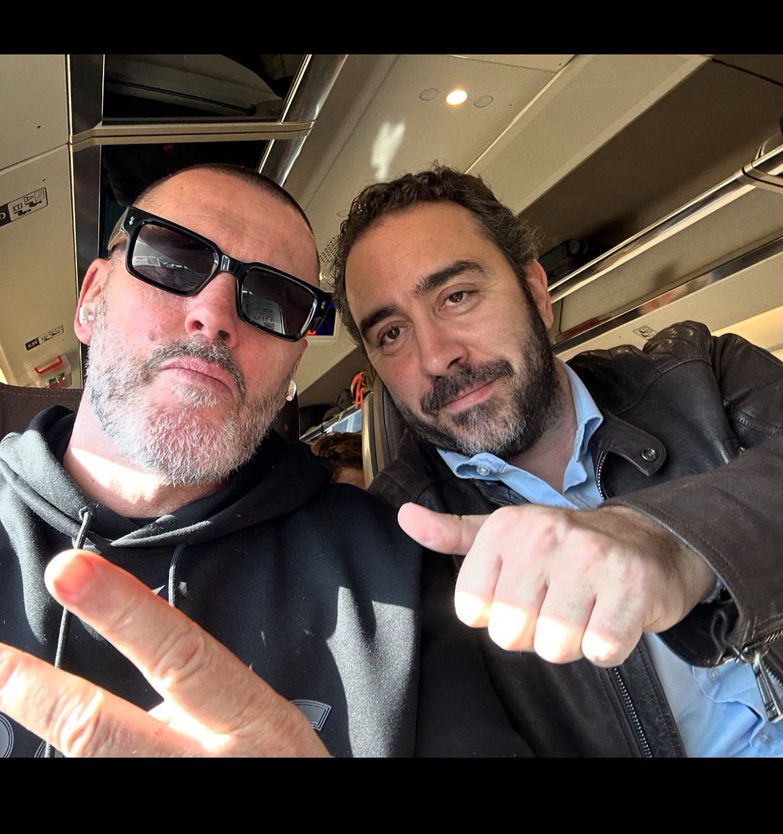 Hay más huevos en esta foto que en una granja de gallinas! 

Hoy Víctor de Aldama
y un servidor hemos decidido que vamos a liarla... 

TE APUNTAS?🔥🔥🔥

Gobierno traidor tenemos una sorpresita en breve...

#TODOSSOMOSALDAMA 
#porEspaña❤️🇪🇸