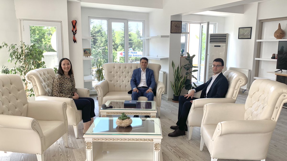 SandikliKaymakm's tweet photo. Kaymakamımız Önder Çengel'e
• Kaymakamlık Personeli
• SYDV Personelleri 
• Hakim Mehmet Büyük ve eşi Hakim Eslem Büyük 
• Melek Yavuz ve eşi Ahmet Yavuz 
Veda ziyaretinde bulundular. https://t.co/Ys4lrVgsGl