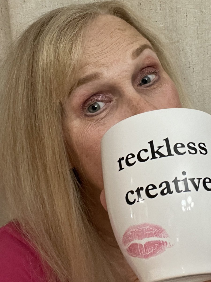 KathyHolzapfel's tweet photo. My #recklesscreative goodies arrived yesterday and *poof* - I immediately had three, new, killer ideas. It’s magic, y’all! Thank you @ScriptPipeline 💋 #PipelineMugs #mugshot
#screenwriting #amwriting #WritingCommunity #5amwritersclub https://t.co/JFBWUqKiGS