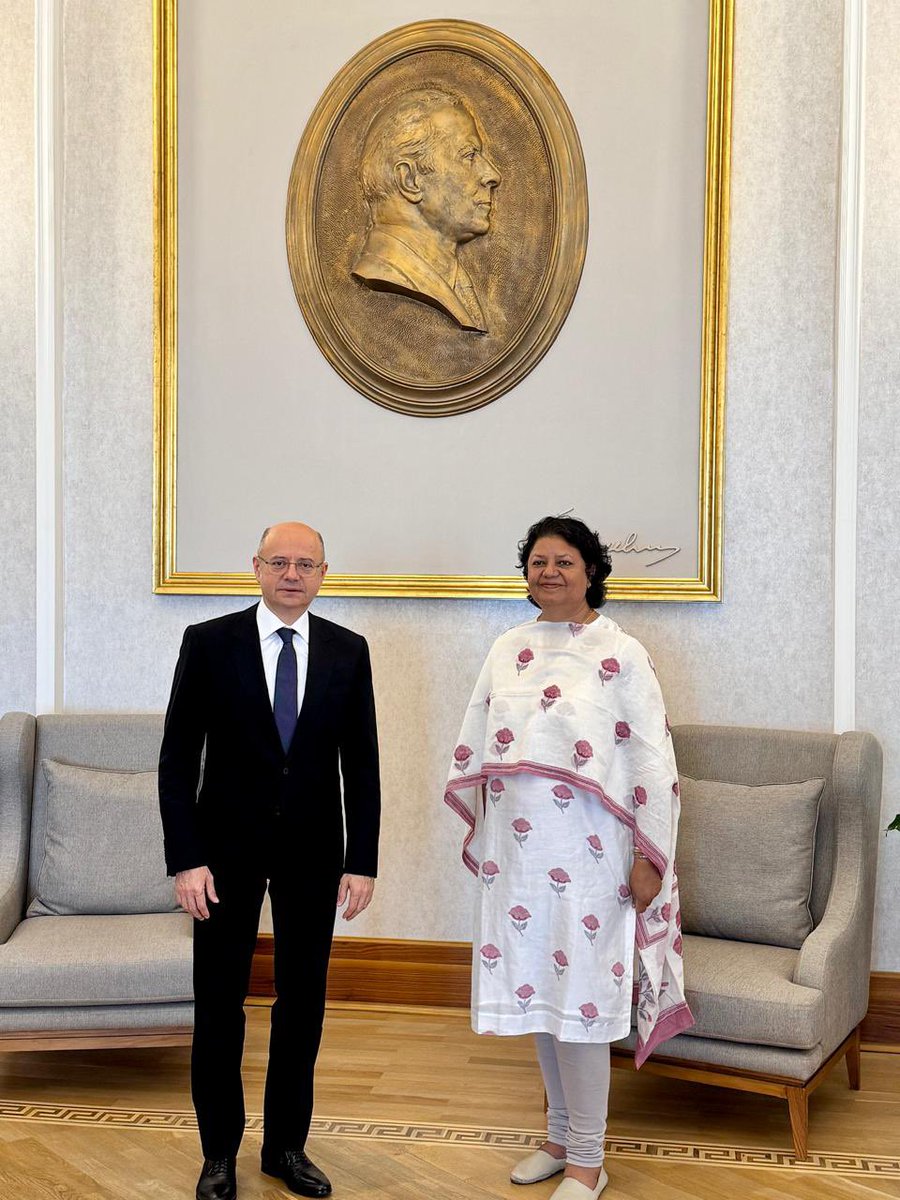 Gauri Singh (@gauriysingh) on Twitter photo 🇦🇿 Pleased to meet Azerbaijan’s Minister of Energy <a href="/ParvizShahbazov/">Parviz Shahbazov</a> on the margins of <a href="/BakuEnergyForum/">Baku Energy Forum</a>.
Discussed national consultations under APRECA, geothermal development, and opportunities for countries in Central Asia to share their growing renewables policy experience. 🇦🇿 Pleased to meet Azerbaijan’s Minister of Energy <a href="/ParvizShahbazov/">Parviz Shahbazov</a> on the margins of <a href="/BakuEnergyForum/">Baku Energy Forum</a>.
Discussed national consultations under APRECA, geothermal development, and opportunities for countries in Central Asia to share their growing renewables policy experience.