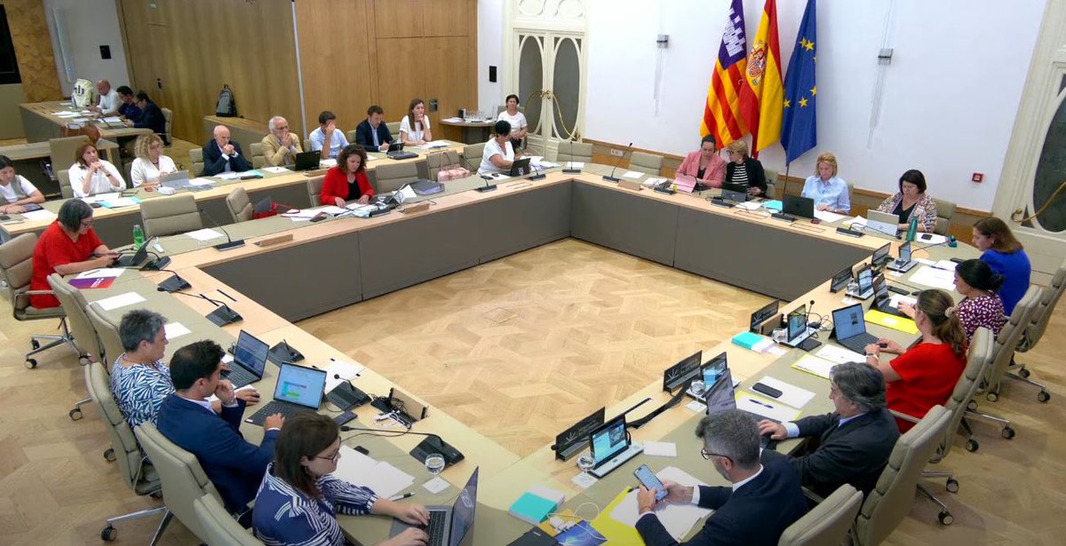 Salut disposarà d'un pressupost que puja fins a 2.445,9 milions d'euros, 77,6 milions més que el 2024, i que suposa un increment percentual del 3,4%

La partida que creix més del pressupost és la relativa a despeses de personal, que augmenta un 12,1% 

tn.caib.es/Rt9KRyaxbtt1