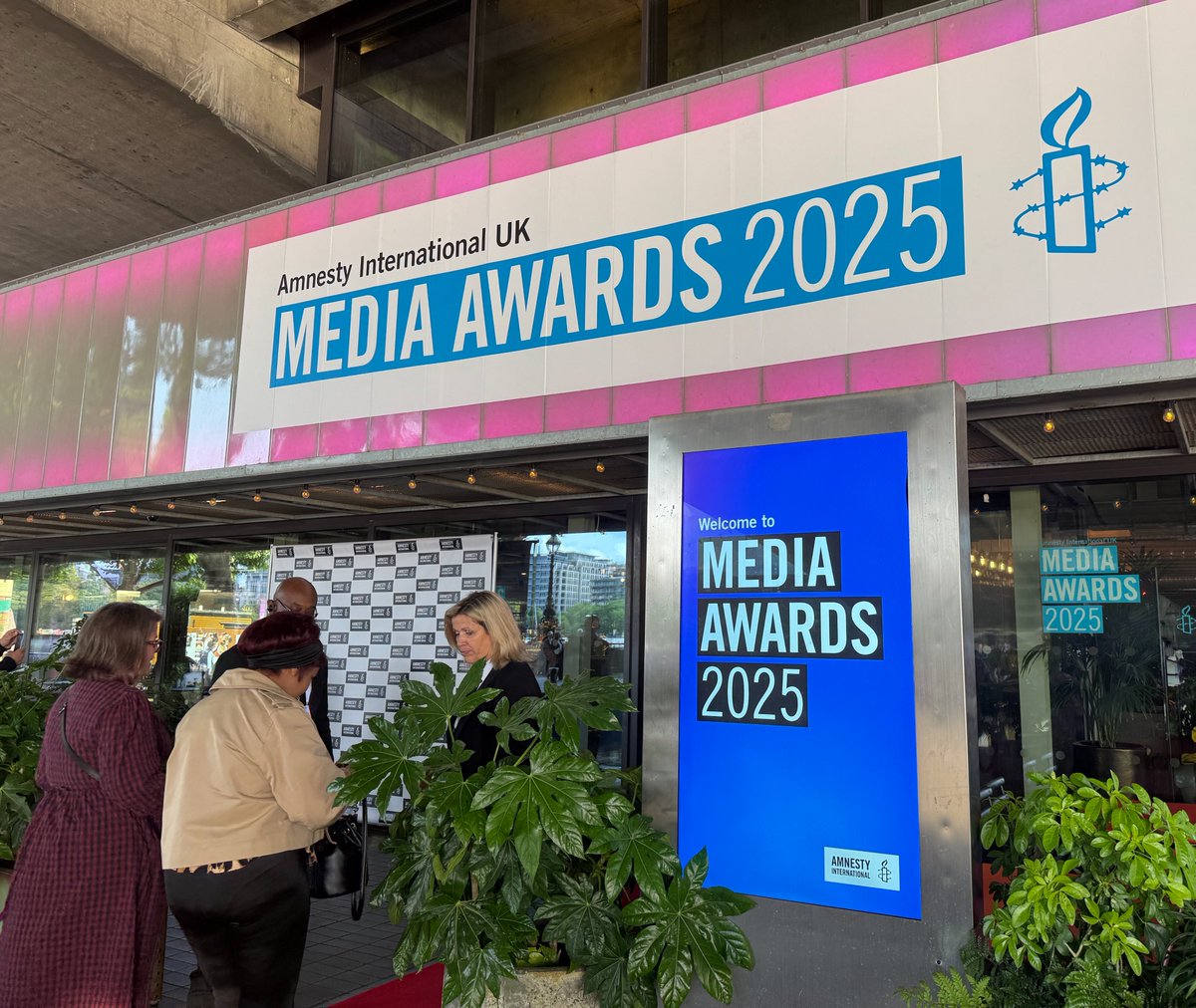The #AmnestyMediaAwards 2025 ceremony is starting at 7pm! 🏆

Last year, 124 journalists were killed, a record high - the majority by Israeli forces in Gaza.

There has never been a more important time to celebrate the bravery and determination of journalists. 

Join live here