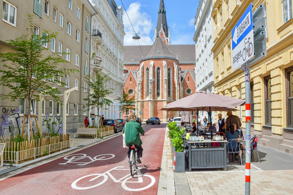 Melissa & Chris Bruntlett tweet media