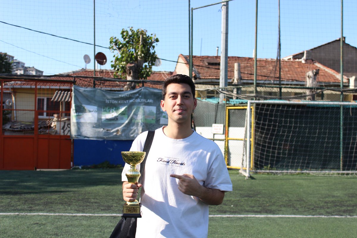 <a href="/iktisat_sk/">İstanbul İktisat Spor Kulübü</a> ;)