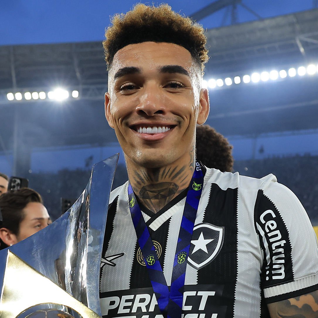 EspacoGlorioso's tweet image. Obrigado por tudo, ídolo! ☄️

Chegou, vestiu a camisa, mostrou uma qualidade acima da média, surpreendeu todo mundo e conquistou nossos corações.

Está na história, Igor. A camisa 99 do Botafogo sempre será a sua.

Nós te amamos! 🔥♥️