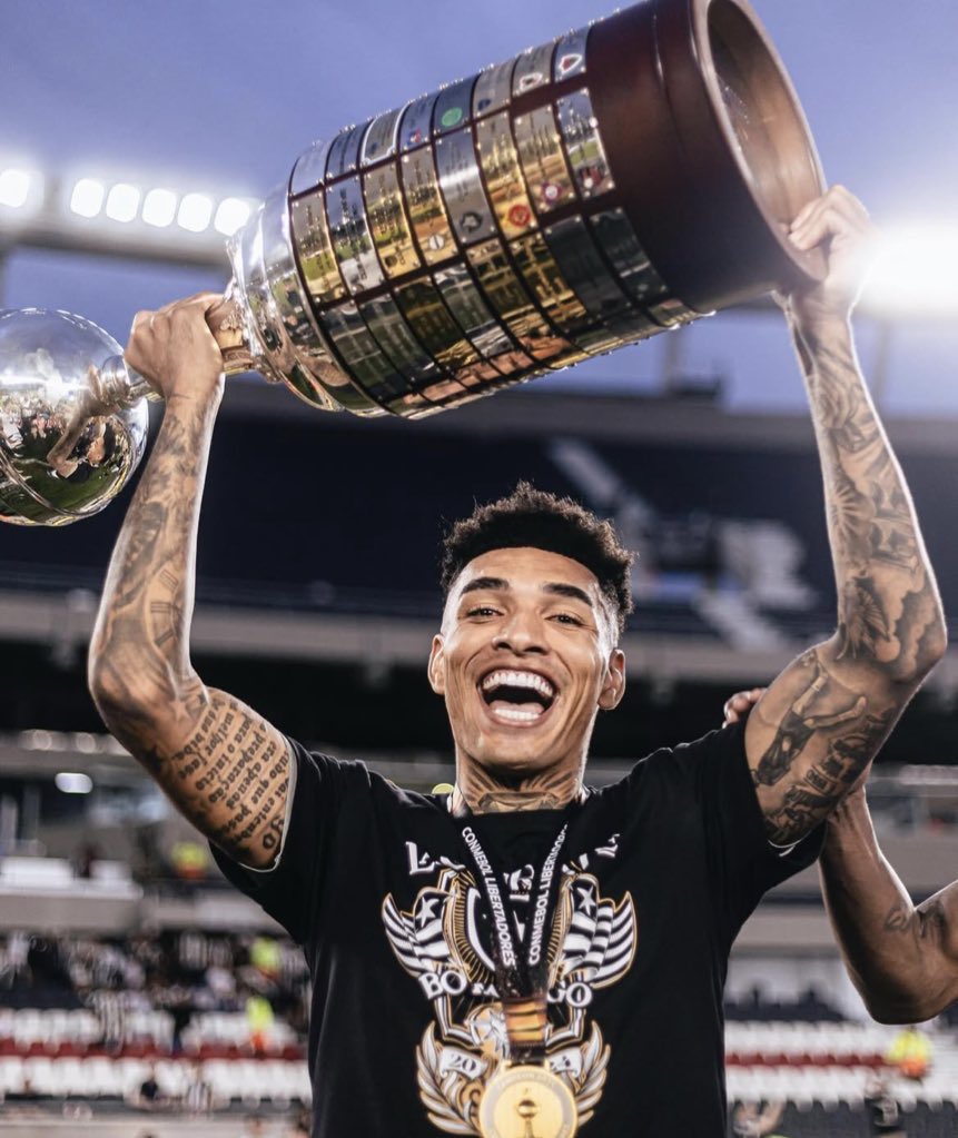 EspacoGlorioso's tweet image. Obrigado por tudo, ídolo! ☄️

Chegou, vestiu a camisa, mostrou uma qualidade acima da média, surpreendeu todo mundo e conquistou nossos corações.

Está na história, Igor. A camisa 99 do Botafogo sempre será a sua.

Nós te amamos! 🔥♥️