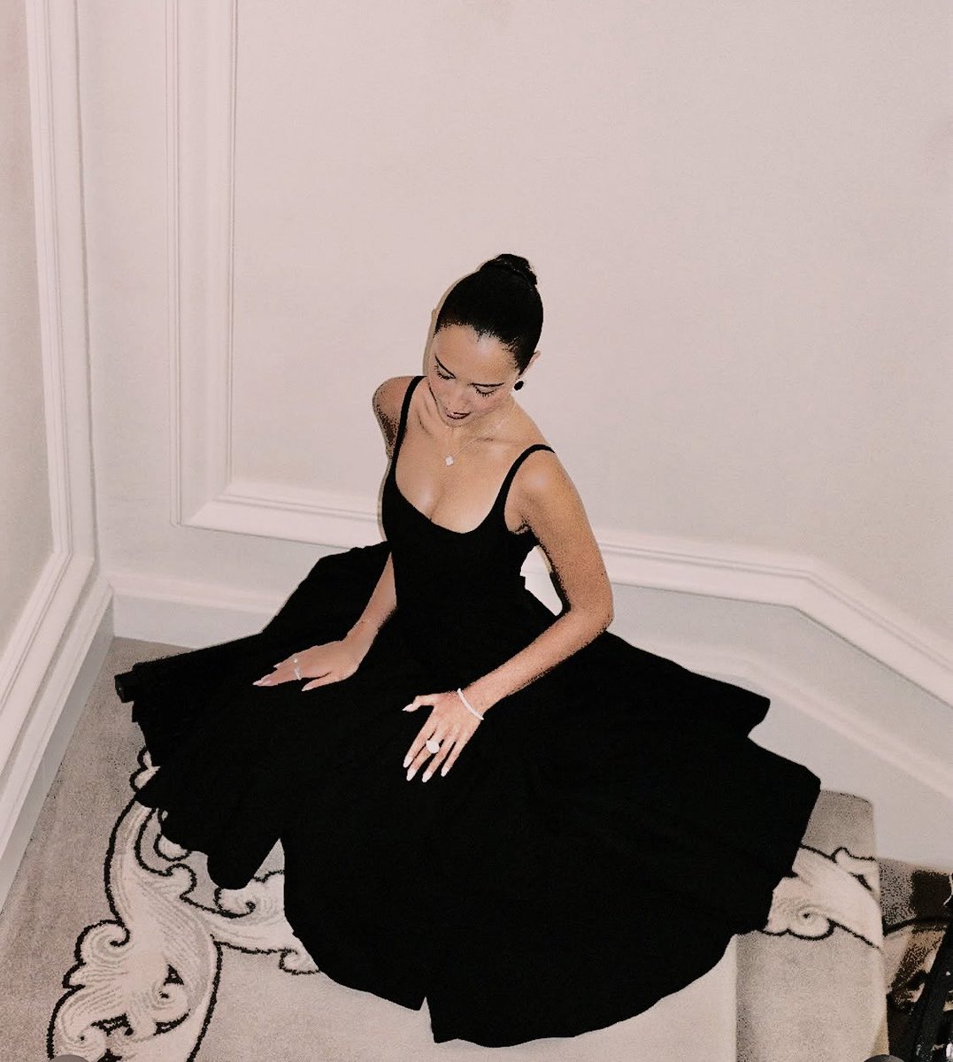 illictuffuirs's tweet image. ⠀

          𝓛𝐈͟𝐕͟𝐈͟𝐀 𝘼𝙇𝙀𝙎𝙎𝘼𝙉𝘿𝙍𝘼 𝓜𝐀͟𝐍͟𝐂͟𝐈͟𝐍͟𝐈 .ᐟ
                              
                the 𝑖𝑡𝑎𝑙𝑖𝑎𝑛 it girl —— 𝐟𝟏
          journalist ; host for going 𝑝𝑢𝑟𝑝𝑙𝑒
                            𖬺 𝑖𝑛𝑓𝑙𝑢𝑒𝑛𝑐𝑒𝑟. ⠀⠀ 𑁤 ⠀⠀

⠀