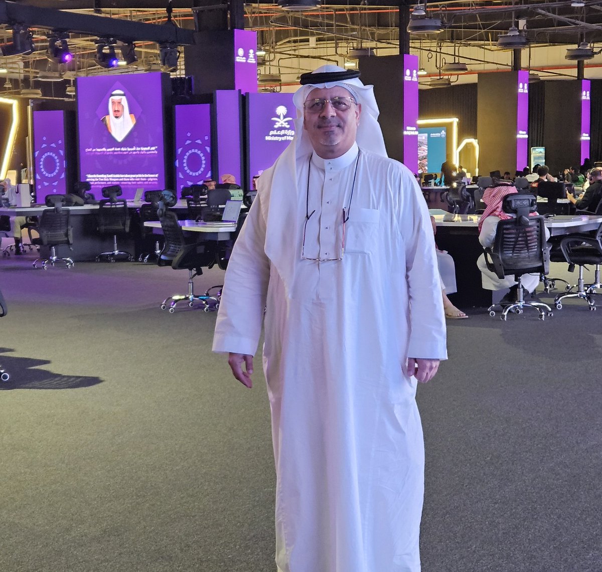 التجمع الاعلامي العالمي الذي يحتضن جميع وسائل الإعلام المحلية والدولية لتغطية موسم الحج واشادات واسعة بالجهود المقدمة من حكومة خادم الحرمين الشريفين حفظه الله وسموسيدي ولي العهد لراحة ضيوف الرحمن وثناء لحملة لا حج بلا تصريح 
شكر لوزارة الاعلام للخدمات المقدمة