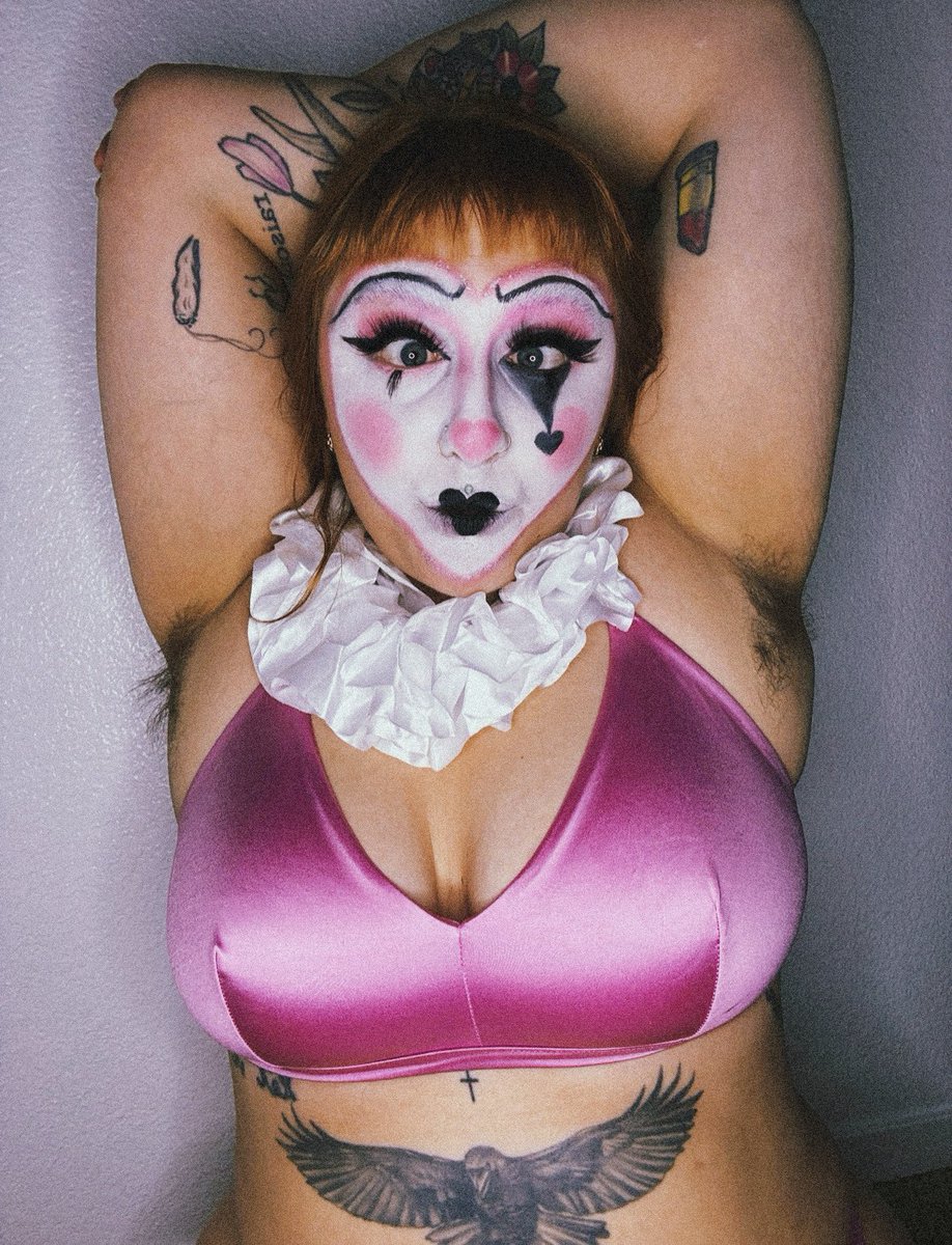 Who wants a sniff? 👀