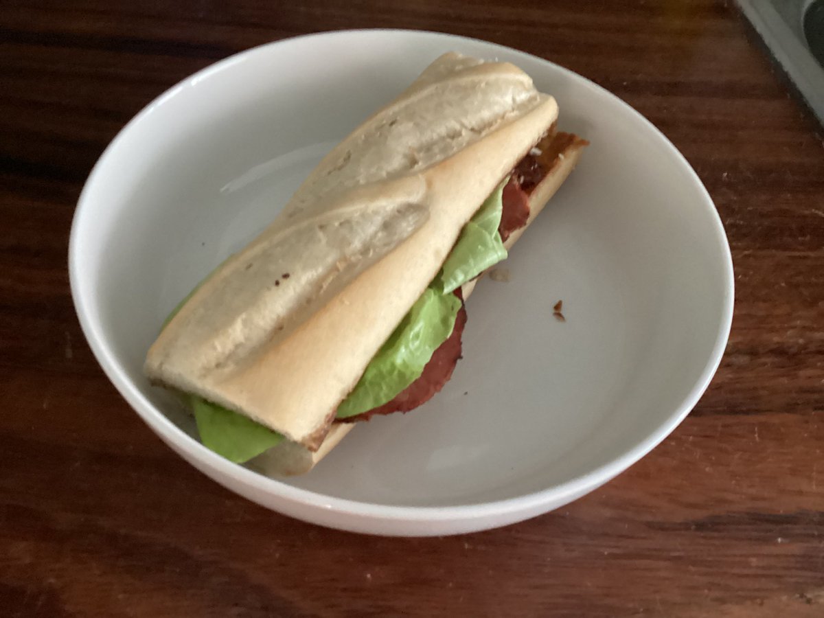 Fobos_9's tweet image. It's embarrassing and even humiliating... but I have never cooked for myself before in my life, I don't know why, I hope it tastes good.