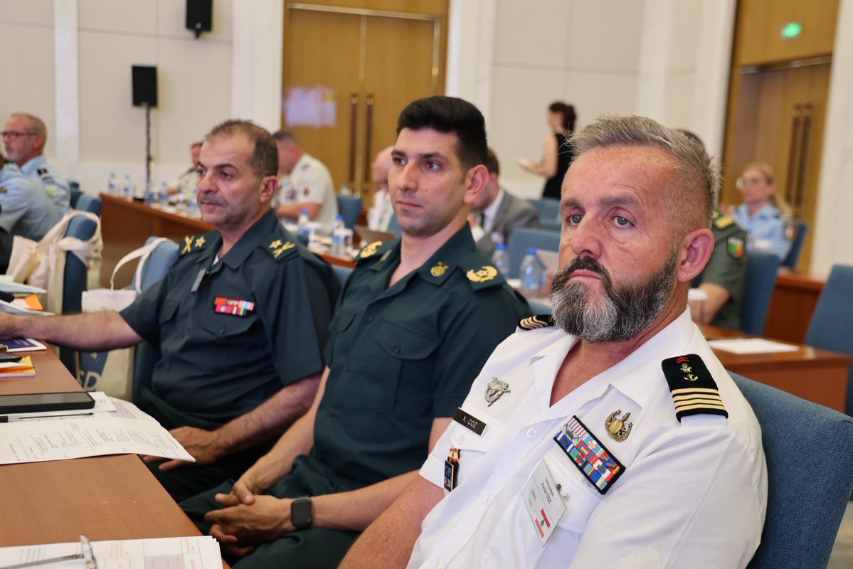 🇨🇵🇱🇧 Mission de défense FR au Liban (@missiondefliban) on Twitter photo Aux cotés du coopérant militaire 🇫🇷 issu de <a href="/armeedeterre/">Armée de Terre</a> , les représentants <a href="/LebarmyOfficial/">الجيش اللبناني</a> de l’école de déminage humanitaire 🇱🇧 participent au 5ème séminaire des écoles de sécurité et défense organisé par <a href="/CoopSecuDefense/">DCSD🇫🇷</a> à Brazzaville en République du Congo du 02 au 05 juin Aux cotés du coopérant militaire 🇫🇷 issu de <a href="/armeedeterre/">Armée de Terre</a> , les représentants <a href="/LebarmyOfficial/">الجيش اللبناني</a> de l’école de déminage humanitaire 🇱🇧 participent au 5ème séminaire des écoles de sécurité et défense organisé par <a href="/CoopSecuDefense/">DCSD🇫🇷</a> à Brazzaville en République du Congo du 02 au 05 juin