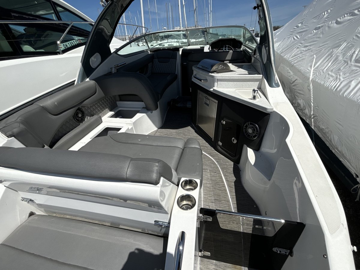 2020 Rinker 290 EX
$69,900.00
Located in OH
yachtauctions.com/browse/2020-ri…