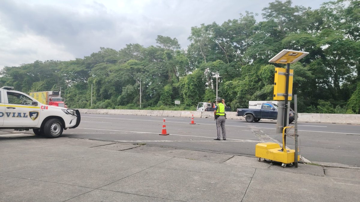 PROVIAL-CIV (@provialoficial) on Twitter photo Brigadas de Provial en puesto de reducción de velocidad como manera preventiva en km. 52 de ruta al Pacífico CA-9 Sur (Palín, Escuintla).
¡Respete los límites de velocidad!
<a href="/GuatemalaGob/">Gobierno Guatemala</a>
<a href="/CIV_Guatemala/">Ministerio de Comunicaciones</a>
<a href="/mingobguate/">MinGob</a>
<a href="/Diaz_1Miguel/">Miguel Angel Díaz Bobadilla</a>
<a href="/surianobuezo/">JoséFernando Suriano Buezo</a> Brigadas de Provial en puesto de reducción de velocidad como manera preventiva en km. 52 de ruta al Pacífico CA-9 Sur (Palín, Escuintla).
¡Respete los límites de velocidad!
<a href="/GuatemalaGob/">Gobierno Guatemala</a>
<a href="/CIV_Guatemala/">Ministerio de Comunicaciones</a>
<a href="/mingobguate/">MinGob</a>
<a href="/Diaz_1Miguel/">Miguel Angel Díaz Bobadilla</a>
<a href="/surianobuezo/">JoséFernando Suriano Buezo</a>