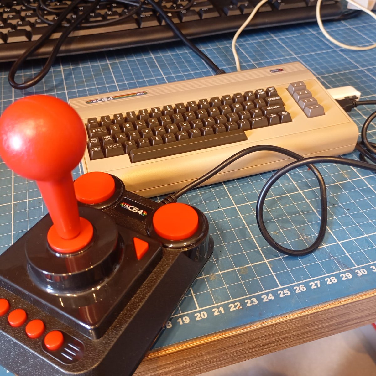 The only thing mini here is the name. The nostalgia is HUGE.

#C64Mini #c64 #CommodoreC64 #commodore #tooizzi #retrocomputer #C64Reposts