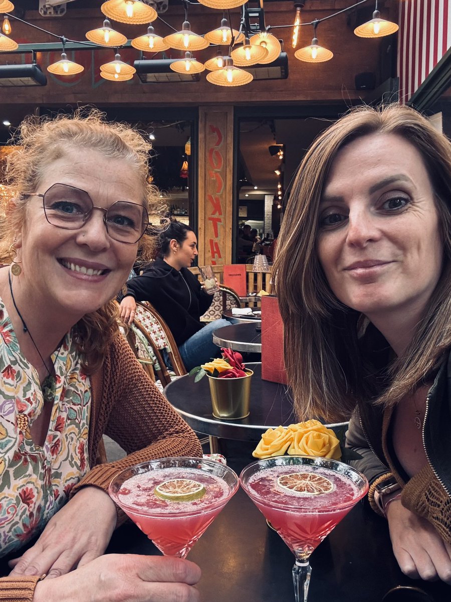Cocktails de Champions d’Europe entre Championnes d’Europe ❤️💙 et vous c’est comment ce soir mes Champions 

<a href="/CIaireObscure/">𝓒𝓵𝓪𝓲𝓻𝓮</a>
