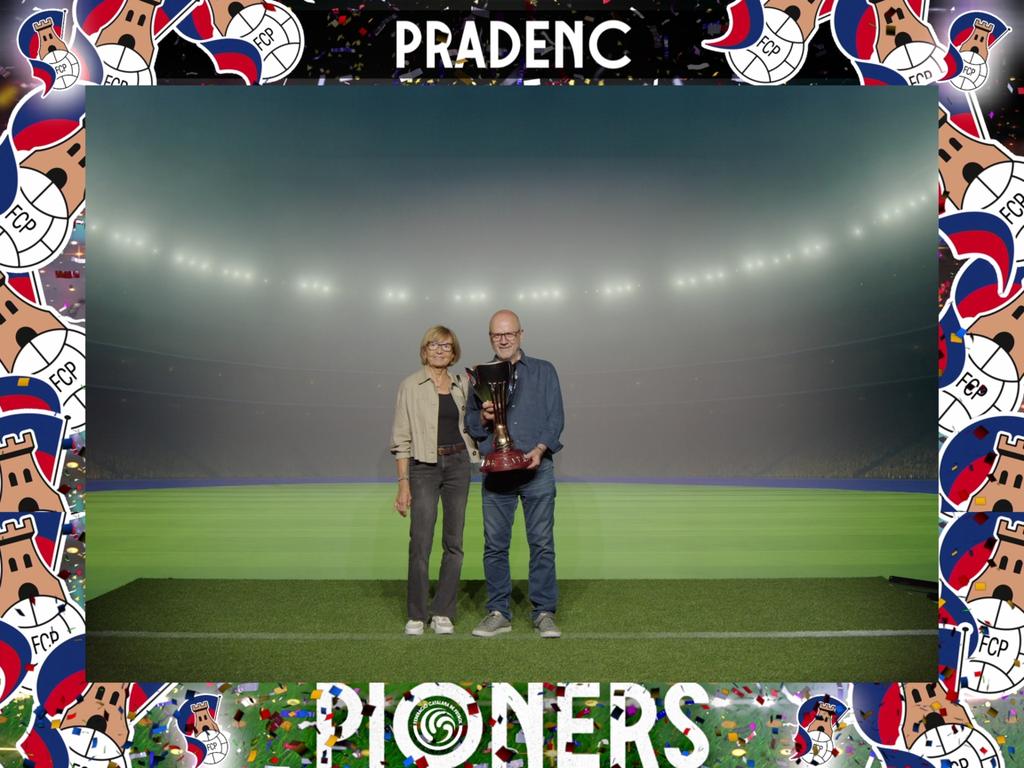 125 anys d'història del futbol català, amb la <a href="/FCF_CAT/">Federació Catalana de Futbol</a> de protagonista, una exposició de <a href="/idealbarcelona/">idealbarcelona</a> . No hi podía faltar entre els pioners el <a href="/FCPRADENC/">Futbol Club Pradenc</a> i, com a ex jugador, m'he retratat amb la Montse i la Copa Catalunya.