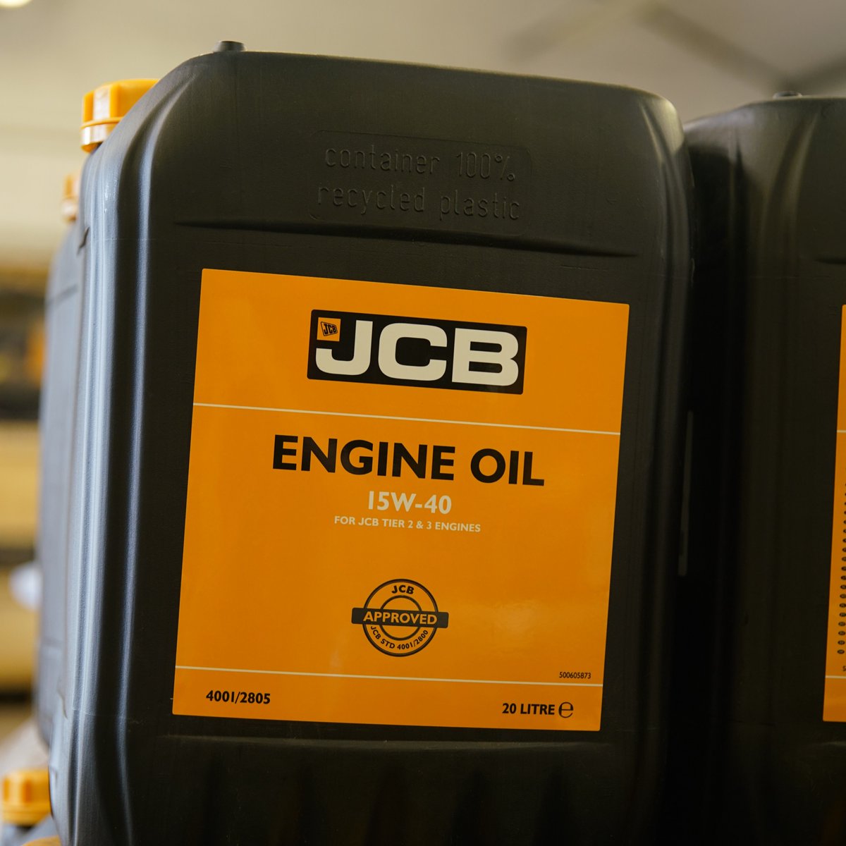 JCB Engine Oil is performance-tested to exceed international standards ✅ Offering greater protection than lower-cost alternatives, with up to 25% more anti-wear additives 🛡️ and superior low-temp viscosity ❄️ to keep your engine running at its best 🔧

#JCB #EngineOil #GunnJCB
