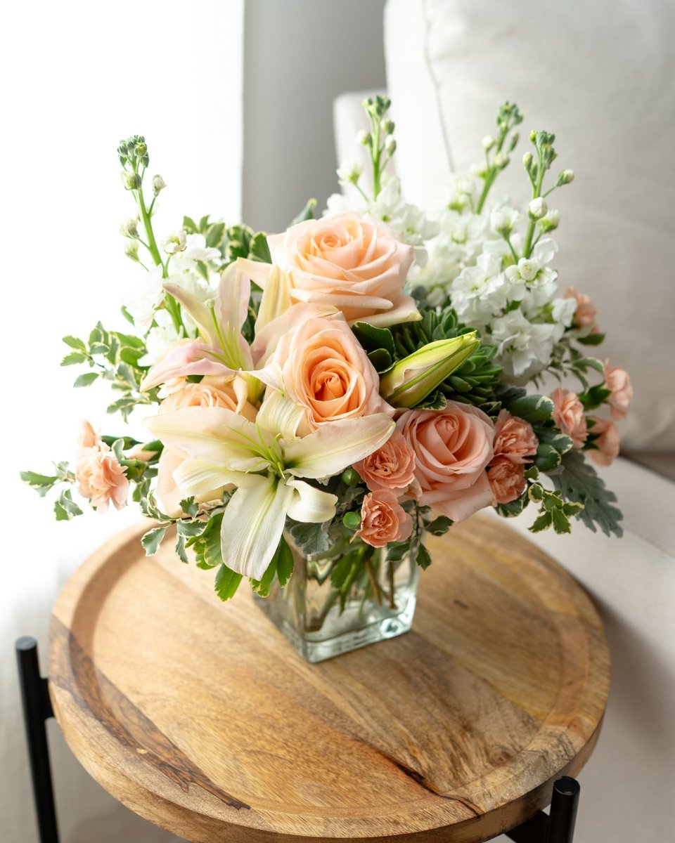 FromYouFlowers's tweet photo. Midweek mood lifter: vibrant blooms delivered right to your doorstep. 🌷🌿
Find the perfect bouquet today!

#MidweekMotivation #FlowerDelivery #FromYouFlowers https://t.co/zagM78vX1l