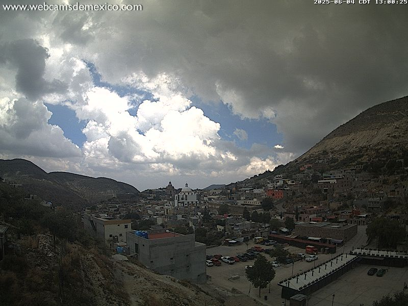 #RealDeCatorce, #SLP, #PuebloMágico.
🌡️ Temperatura actual: 20° C.  🌥️
Vista panorámica #EnVivo 👇🏼
webcamsdemexico.com/webcam/panoram…