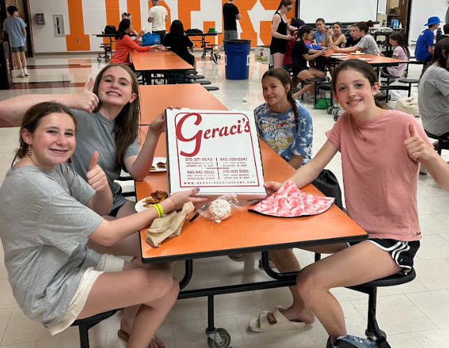 cfmsregatta's tweet photo. 🍕 A huge THANK YOU to @geracis1956 for fueling our 7th grade crew with delicious pizza at the 7th Annual Cardboard REC Regatta! 🛶 Your support kept our sailors powered up and ready to race for a great cause! 💙👏 #CardboardRECRegatta https://t.co/0Vt3FtIR2V