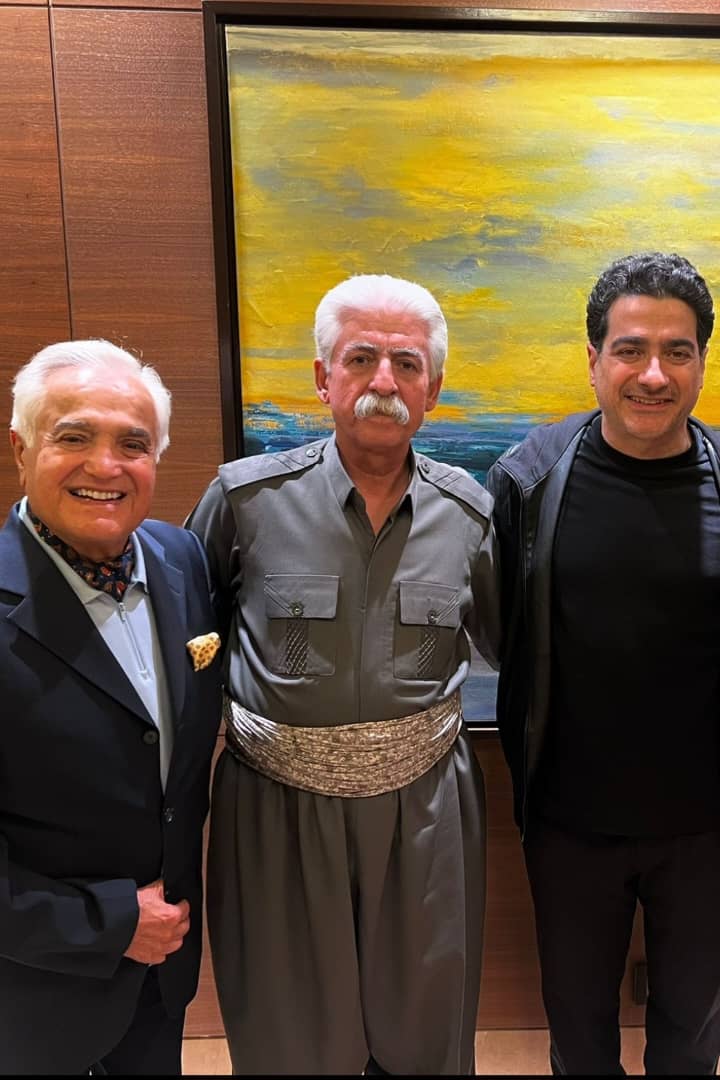 دەتوانی گۆمە شینت وتبێ بەڵام موهتەدی بیت
دەکرێت وتەبێژی حیزبێک بی بەڵام موهتەدی بیت
دەشتوانی سی ساڵ لە بەندیخانە بی بەڵام موهتەدی بیت
لە ڕێنووسی زمانی کوردی بڕی و گوڵشیفتەشت نەدیتبێ بەڵام موهتەدی بیت
موهەتدی بوون ڵایف ستایڵە، ئەگەر بۆ ڕۆژێک کوردبوون، شەڕەفوو موهتەدی مەبن!