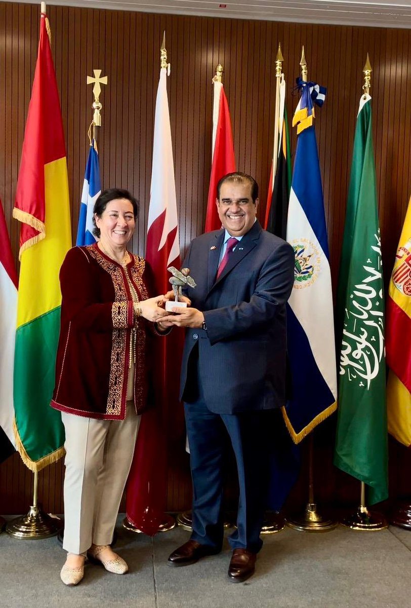 amb_almansouri's tweet image. Honoured to receive the “Revelation of the Year” award at the 2025 Ambassadors of the Year ceremony, hosted by the International Public Diplomacy Council at @uOttawa .
This recognition is a tribute to the State of Qatar.. its wise leadership, diplomatic vision, and unwavering…