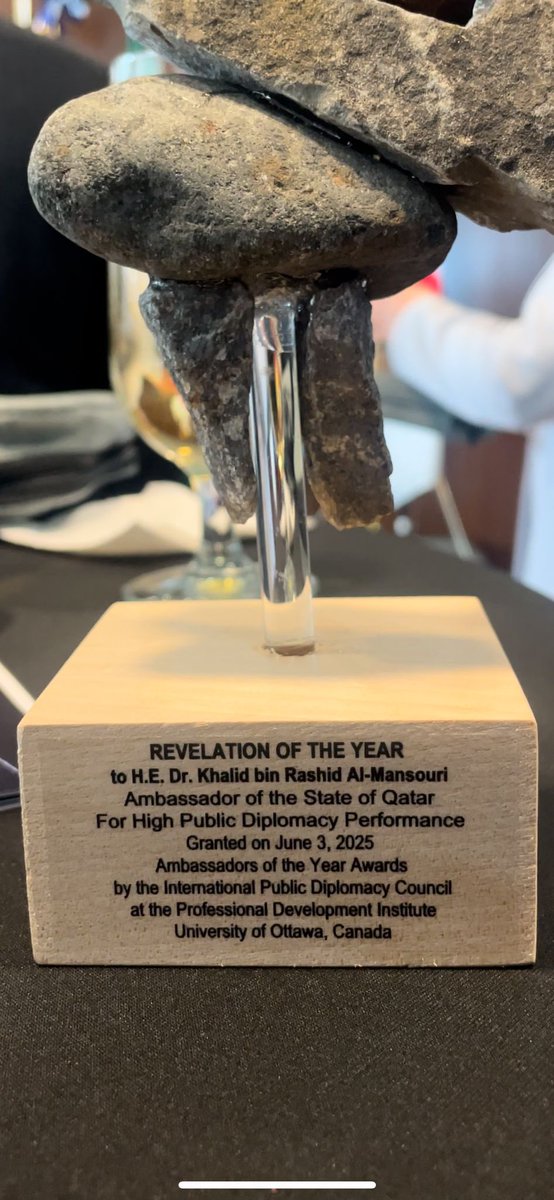 amb_almansouri's tweet image. Honoured to receive the “Revelation of the Year” award at the 2025 Ambassadors of the Year ceremony, hosted by the International Public Diplomacy Council at @uOttawa .
This recognition is a tribute to the State of Qatar.. its wise leadership, diplomatic vision, and unwavering…