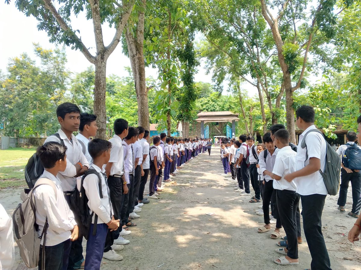abhijiteng89's tweet photo. #SaveUntaintedTeachersWbssc2016
Innocent children formed a human chain in support of their innocent teachers but the so-called intellectuals are nowhere to be seen. #WBSSCScam
@rashtrapatibhvn @PMOIndia @LawChakra @MamataOfficial @ABPNews @AmitShah @ANI @chitraaum @RahulGandhi https://t.co/Pcuh674xDK