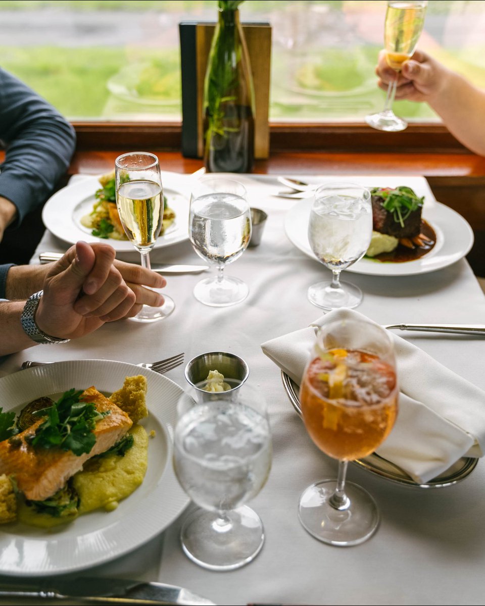 Tables set, taste buds ready, and a touch of Napa Valley bliss. 

From the first bite to the last sip, the Gourmet Express experience includes a three-course Wine Country-inspired meal prepared and served onboard. 

What better way to spend your afternoon? 🍷🍴