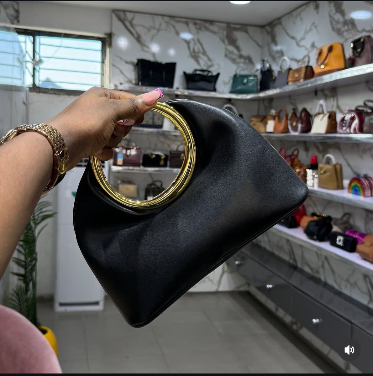 Everything_olys's tweet photo. New in  🥰 😘 
luxury jacquemus bag
 Available in  black and white only
 Price : N35,000 
 Very good Quality 👍
Order now, thank me later: https://t.co/aIjDgCmc3u

@_DammyB_ https://t.co/JCuKT2IQy1