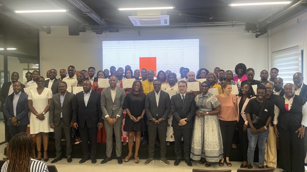Mission accomplie !
📸 Une photo, un symbole : celui de l’engagement d’#OrangeCI pour la jeunesse, la formation et l’innovation.

#ÉcoleDeLaFibre #OrangeDigitalCenter #OpérateurDigitalEngagé