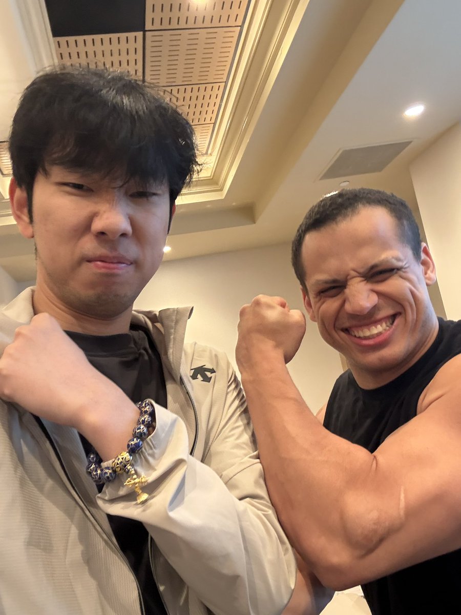 Visited riot with Chinese content creator team, Met <a href="/loltyler1/">loltyler1</a> in LA! 😊 fun trip!