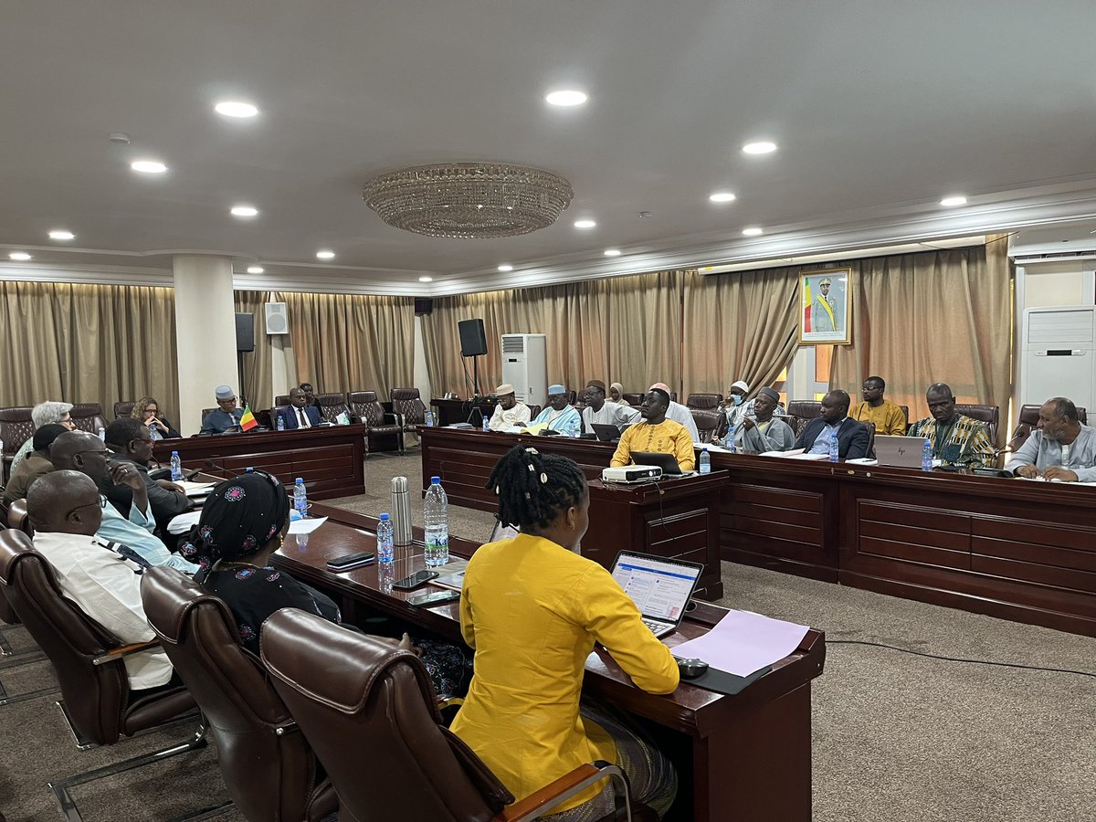 Ambassade du Luxembourg à Bamako 🇱🇺🇲🇱 (@luinbamako) on Twitter photo Le Directeur Europe du <a href="/MaliMaeci/">Ministère des Affaires étrangères du Mali</a>, les Présidents des Conseils régionaux de Ségou et de Sikasso, les représentants du District de Bamako et des ministères techniques ainsi que les équipes de <a href="/LuxDev_HQ/">LuxDev</a> Mali et de l’Ambassade du 🇱🇺 au 🇲🇱 ont participé à cette séquence importante. Le Directeur Europe du <a href="/MaliMaeci/">Ministère des Affaires étrangères du Mali</a>, les Présidents des Conseils régionaux de Ségou et de Sikasso, les représentants du District de Bamako et des ministères techniques ainsi que les équipes de <a href="/LuxDev_HQ/">LuxDev</a> Mali et de l’Ambassade du 🇱🇺 au 🇲🇱 ont participé à cette séquence importante.