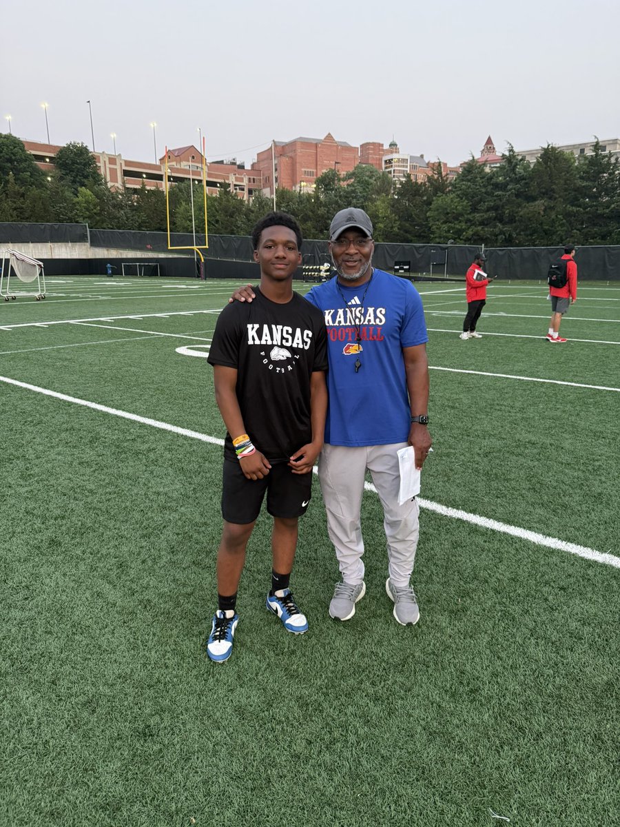 Klmichael16's tweet image. Had a great time at @KU_Football . Thanks for having me.
@CoachTSamuel @CopelandKelton @Sabres_Football @StevieWilliams4 #campseason