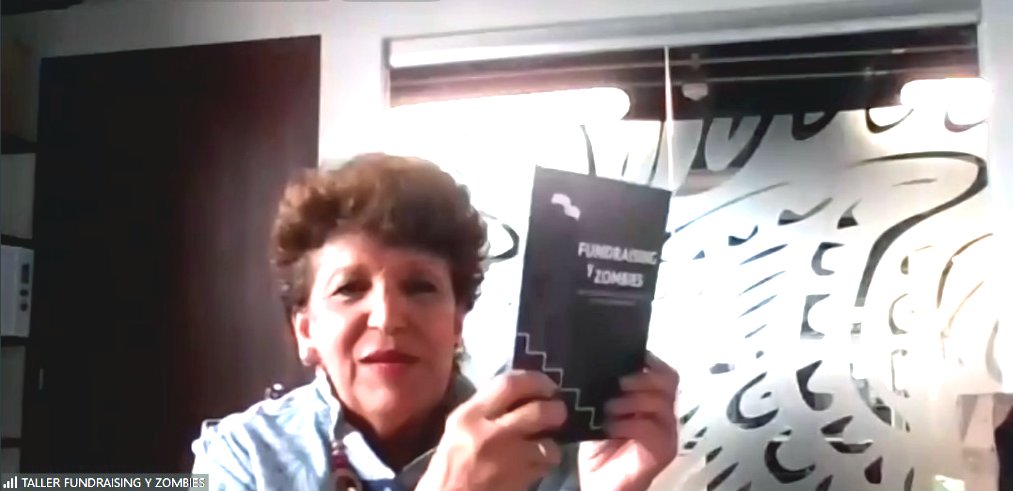 ¡Día épico en YZ Proyectos! 📷📷
Hoy, 4 de junio, nuestra Presidenta, Rosa Morales en alianza con la Secretaría de Salud, nos guio en un fascinante taller de procuración de fondos: "Fundraising and Zombies". Un evento innovador para equipar a nuestros 25 asistentes.