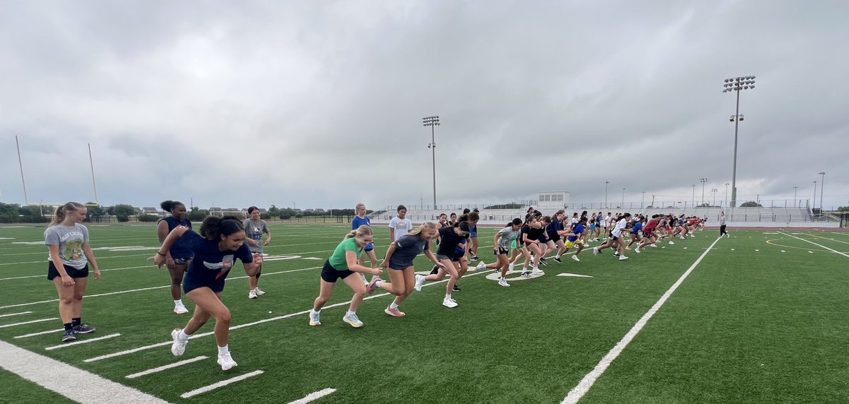 💪🏼Beyond proud of how hard our female athletes have been working day in and day out! Doesn’t matter the drill, weather, or temperature these athletes are competing! Keep it up Grizzlies! 🐻 #GrizzlyNation #ClawsUp