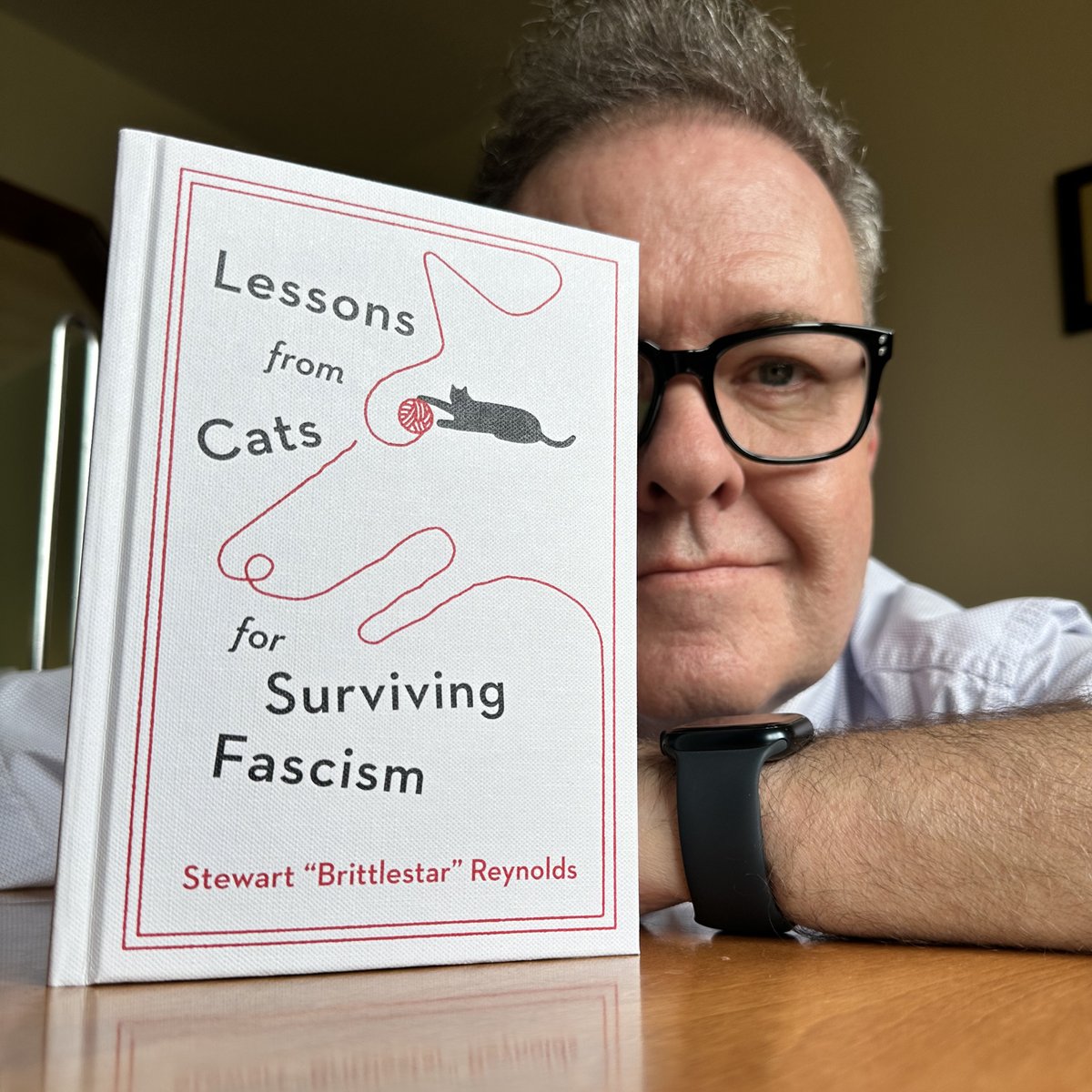 I've been so excited to hold this in my hands... and it's finally here!
"Lessons From Cats For Surviving Fascism"
Thank you to the amazing team at Grand Central Publishing/Hachette and to Pablo Amargo for the stunning illustrations. 
Canada, UK, USA - June 24th
Pre-Order Now: