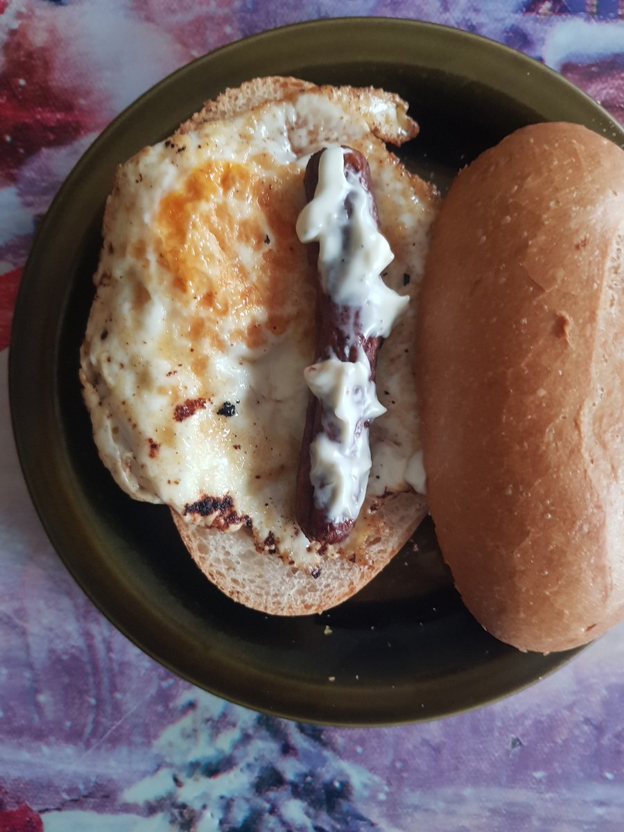 JanXion1's tweet image. Guten Abend 
Euch allen noch ein schönen Abend 
#brötchen #spiegelei #bratwurst #remolade