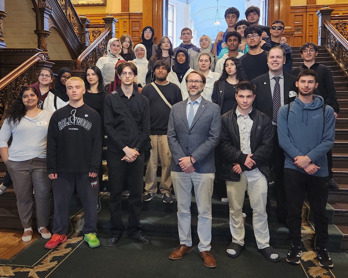 I’m always proud to welcome visiting schools to Queen’s Park. Here I am with students from Nile Academy. Public tours are also available, you can learn more at ola.org