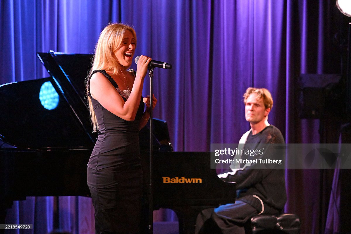 michaeltullberg's tweet photo. Rumer Willis, Jordin Sparks and many others joined mega-songwriter Toby Gad last night at the Grammy Museum. Photos by yours truly.
#RumerWillis #JordinSparks #tobygad #GRAMMYs #GRAMMYMuseum https://t.co/rcDKvP7svH
