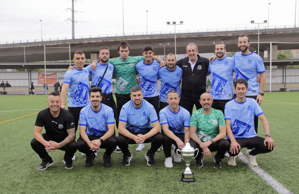 El <a href="/Ikhobakirolklub/">Ikhoba Kirol Kluba</a> ha recibido hoy la Copa de Campeones de la categoría Primera Territorial de fútbol sala de manos del federativo Joseba Gamboa.

👏 ZORIONAK ✌️

Ikhobak areto futboleko Lurraldeko Lehen Mailako Txapeldunen Kopa jaso du gaur, Joseba Gamboa federatiboaren eskutik