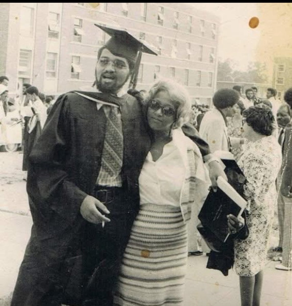 BeeMartinez24's tweet photo. I said I would never move back to Detroit but now that my father passed I have a pull to go more, to feel him and all the memories of growing up there. Well, I still have no desire to move back but to have intentional visits with my family, absolutely. https://t.co/jcr3kFpU7Y