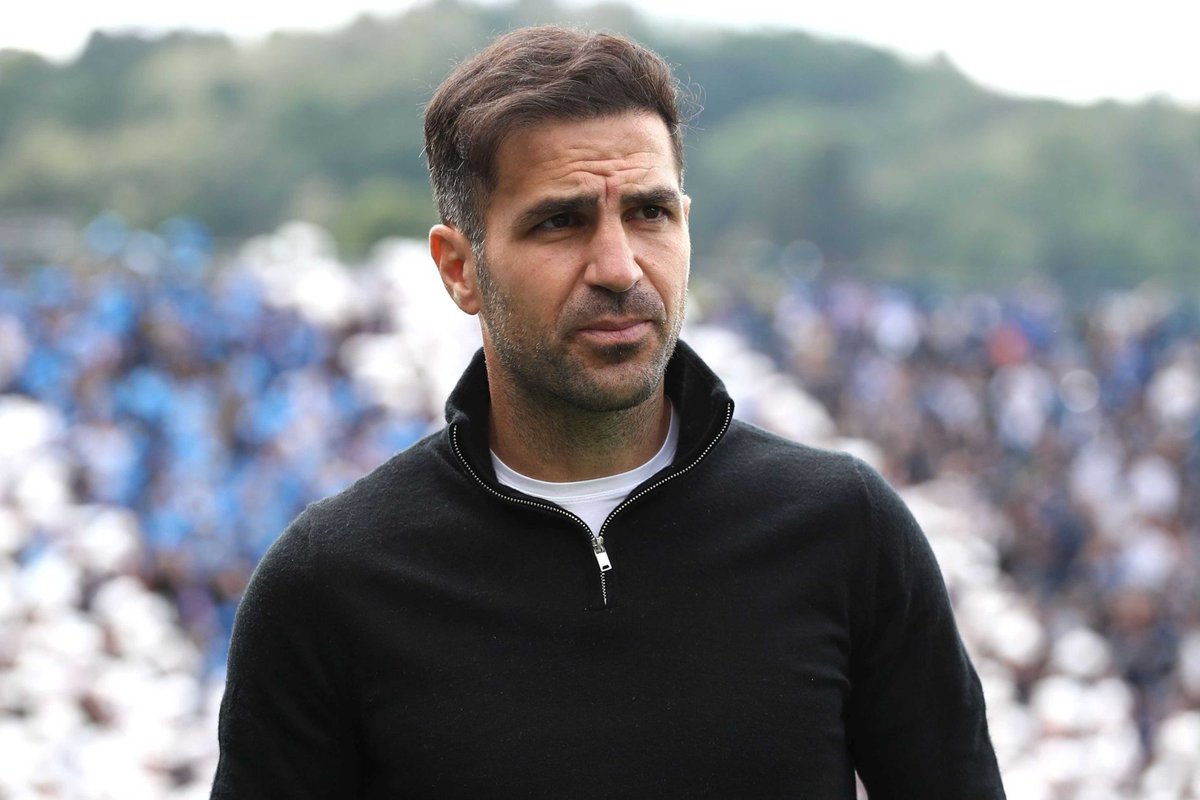 L'#Inter tocca il fondo col #Como: il presidente dice NO per #Fabregas, loro insistono per averlo. Un Replay imbarazzante già visto #Inzaghi e la #Lazio. Non c'è stile né rispetto. Sotto lo smoking, la vergogna. Forti con i piccoli, fino a che non incontrano i 5 a 0. #Inter #Como