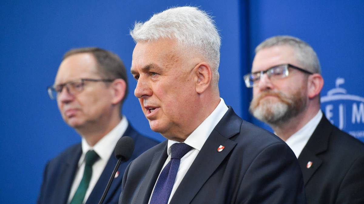 Sławomir Ozdyk (@slawomir_ozdyk) on Twitter photo 🟥 Zawiślak w szeregach Korony – decyzja słuszna, wynikająca z faktów, nie z kalkulacji
Dołączenie posła <a href="/SlawZawislak/">Sławomir Zawiślak</a> do Konfederacji <a href="/KoronyPolskiej/">Konfederacja Korony Polskiej</a> nie jest politycznym manewrem ani próbą ukrytej infiltracji ze strony <a href="/pisorgpl/">Prawo i Sprawiedliwość</a>. To naturalny i ideowo uzasadniony krok, 🟥 Zawiślak w szeregach Korony – decyzja słuszna, wynikająca z faktów, nie z kalkulacji
Dołączenie posła <a href="/SlawZawislak/">Sławomir Zawiślak</a> do Konfederacji <a href="/KoronyPolskiej/">Konfederacja Korony Polskiej</a> nie jest politycznym manewrem ani próbą ukrytej infiltracji ze strony <a href="/pisorgpl/">Prawo i Sprawiedliwość</a>. To naturalny i ideowo uzasadniony krok,