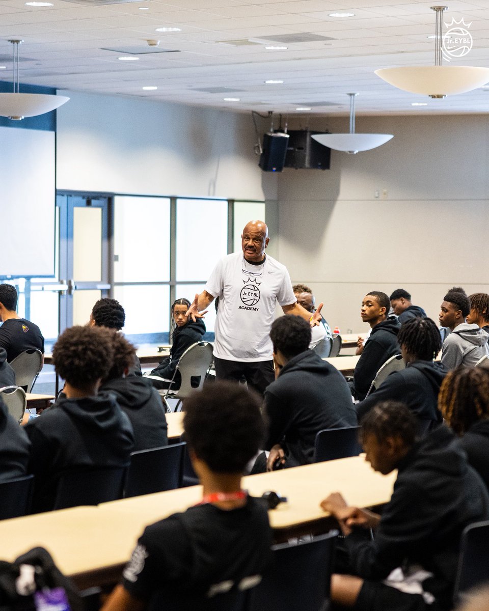 NikeEYB's tweet image. 𝗪𝗮𝗸𝗲 𝗨𝗽. 𝗟𝗼𝗰𝗸 𝗜𝗻.

Day 2 AM session ✔️

#JrEYBL | #GameTalks